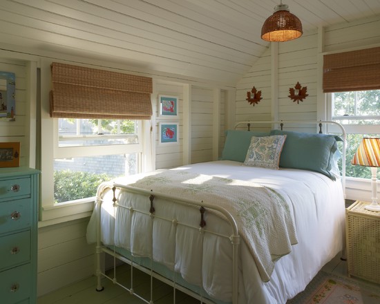 Minimalizm w białej sypialni Minimalistyczna biała sypialnia, aranżacja 2026, kremowe odcienie, styl skandynawski.