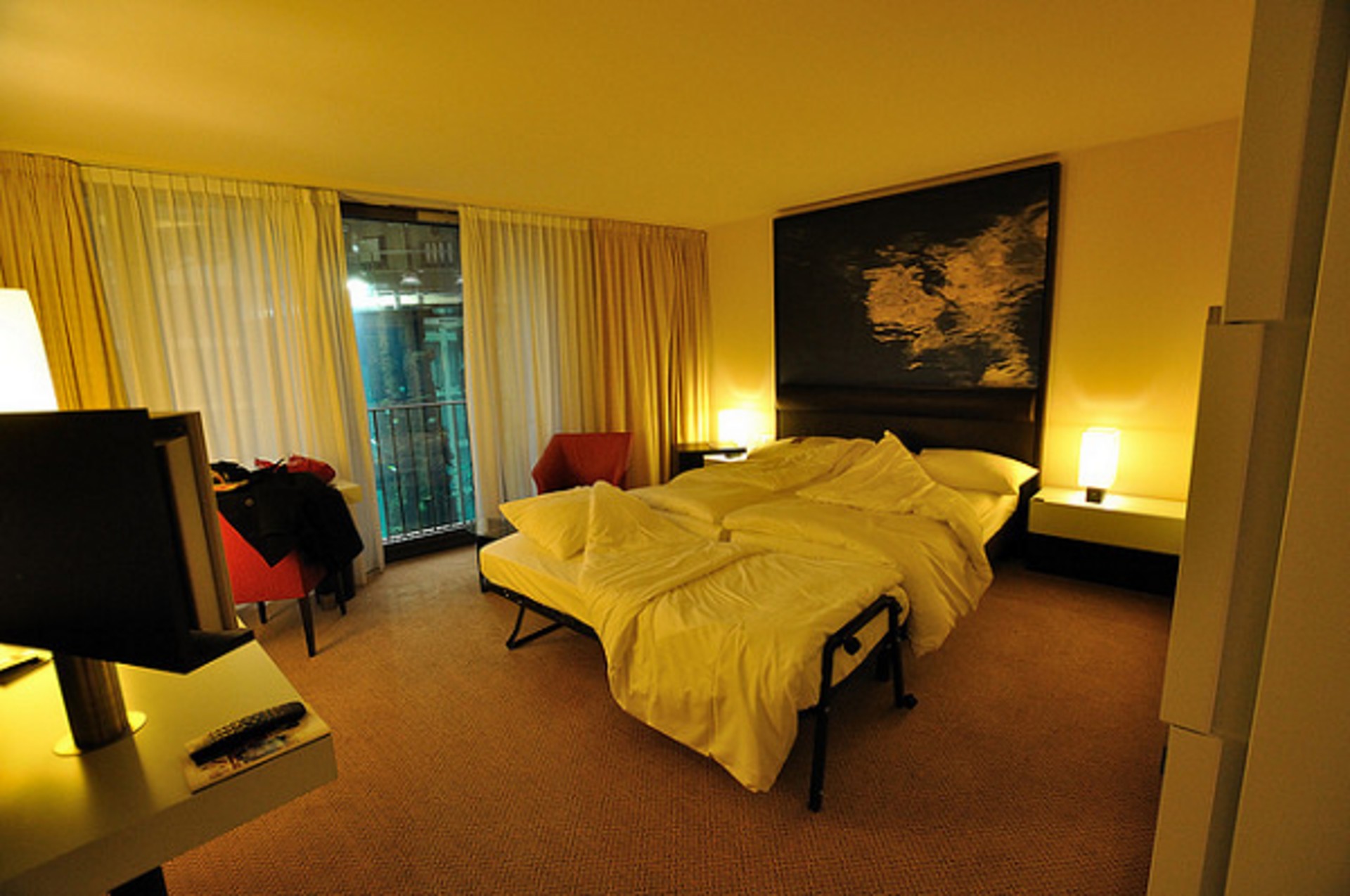 Wyjątkowy Berlin: Akwarium Akwarium w Radisson Blu Hotel: wyjątkowa architektura hotelowa Berlina. Planuj wakacje 2026.