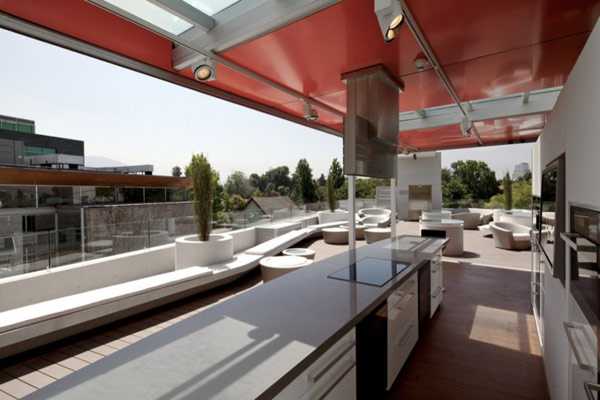 Przyszłość designu: Miele Nowoczesny design w galerii Miele Santiago: architektura komercyjna 2026 z czerwonymi detalami.