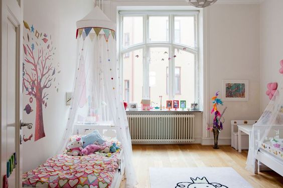 Ochrona przed komarami Baldachim do łóżeczka jako ochrona przed owadami, szczególnie ważna w 2026 roku.