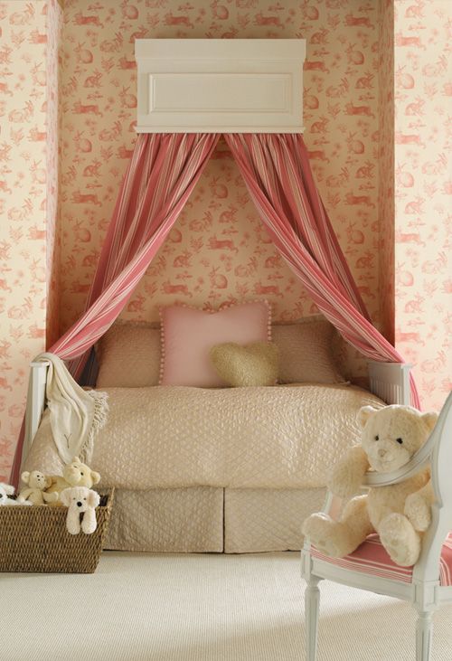 Baldachim: ochrona przed komarami Dziecięce łóżeczko z baldachimem chroniącym przed komarami, idealne rozwiązanie na lato 2026.