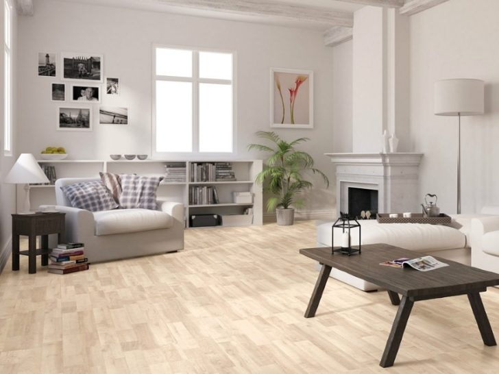 Struktura Podłogi: Detale Bliski kadr na strukturę parkietu i laminatu, wpływ na wybór paneli AC5.