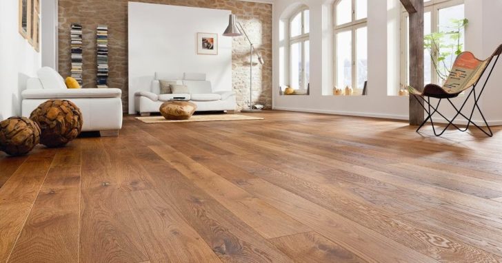 Estetyka podłogi laminowanej Wzornik podłogi laminowanej z wyraźną teksturą imitującą naturalne drewno, podkreślający jej estetykę.