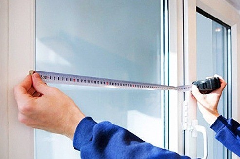 Komfortowy balkon przez rok Zabudowany balkon z nowoczesnym szkleniem, zapewniający komfort użytkowania przez cały rok.