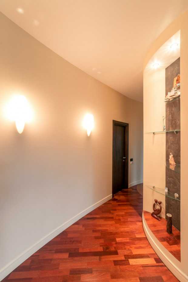 Kwiatowe tekstylia Kwiatowe wzory na tekstyliach w małym mieszkaniu - trendy projektowania wnętrz 2026