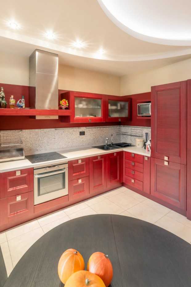 Kwiatowe detale Inspiracje: kwiatowe detale w klasycznym wnętrzu małego mieszkania w 2026 roku