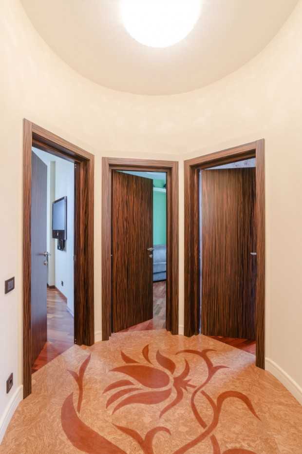 Subtelne kwiaty Małe mieszkanie 2026: klasyczne meble i subtelne kwiatowe wzory - idealne połączenie