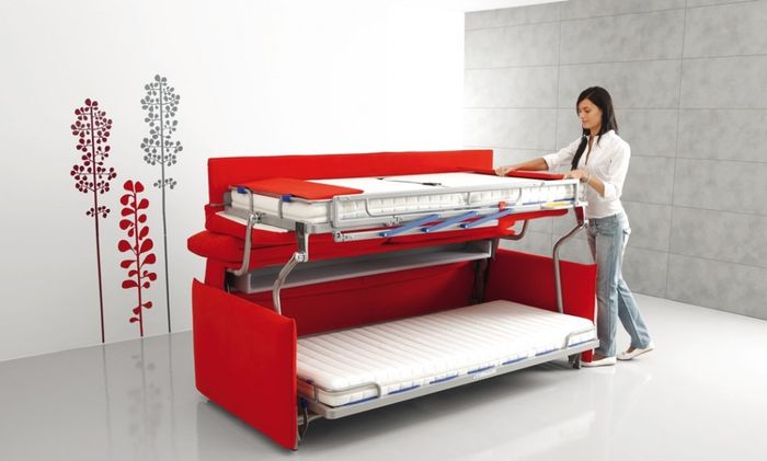 Sofa dla małej przestrzeni Złożona sofa transformująca dla dziecka, doskonałe rozwiązanie dla małej przestrzeni w 2026 roku.