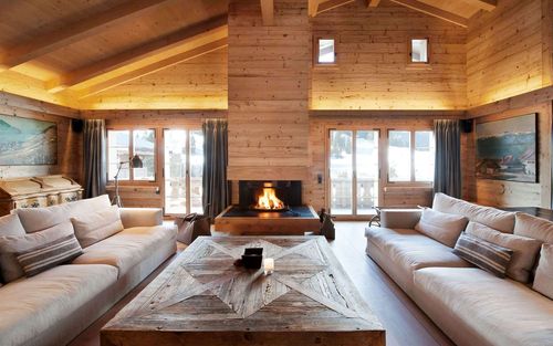 Kominek w domu z bali Kominek we wnętrzu drewnianego domu: centralny punkt aranżacji wnętrz.