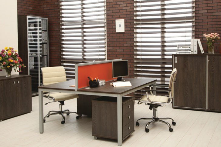 Nowoczesne biuro 2026 Przestronne biuro z nowoczesnym designem, przykładowe meble biurowe na rok 2026.