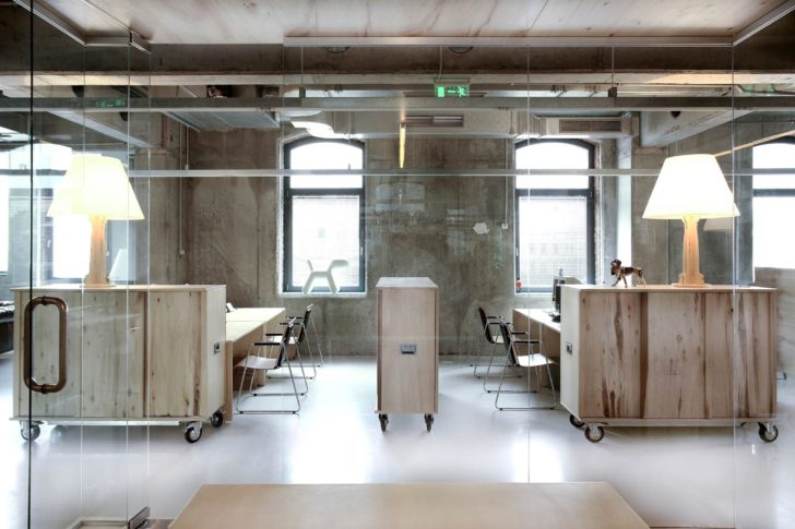 Oszczędny design biura Ekonomiczne rozwiązanie dla biura z nowoczesnym designem mebli biurowych 2026.