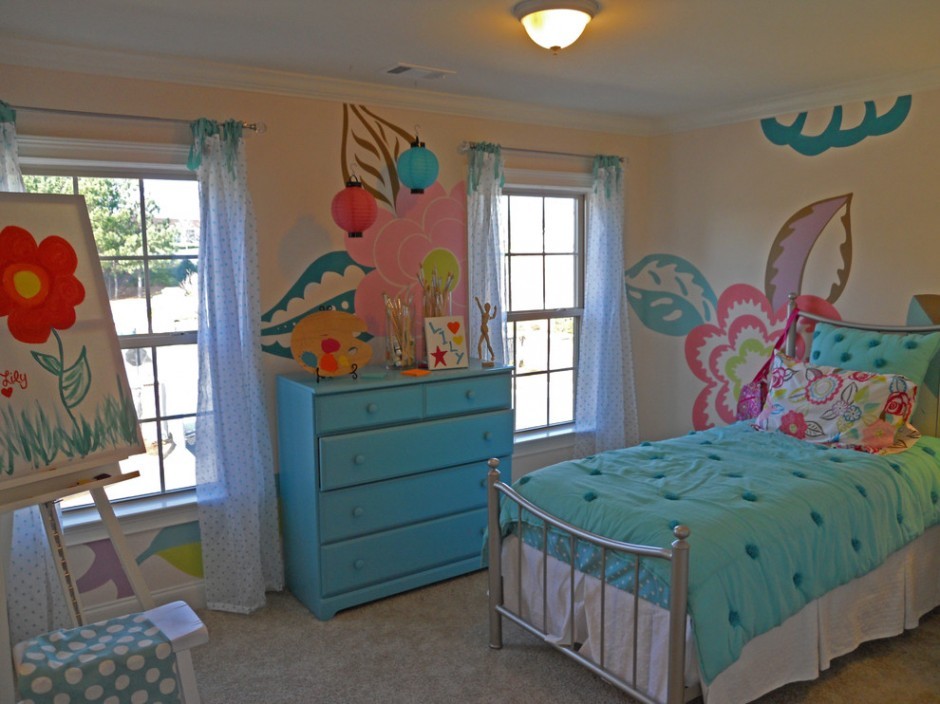 Dekoracje na ścianach Dekoracyjne naklejki ścienne w pokoju dziecka. Inspiracja na aranżację małego pokoju dziecięcego w 2026.