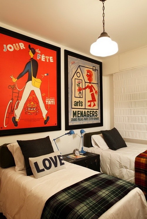 Kolorowe akcenty Kolorowe obrazki w pokoju dziecka. Inspiracja na mały pokój dziecięcy, aranżacje 2026.