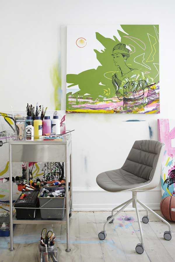 93 metry inspiracji Artykuł o wnętrzach 2026: 93 metry kwadratowe w stylu skandynawskim, mieszkanie artystów z obrazami.