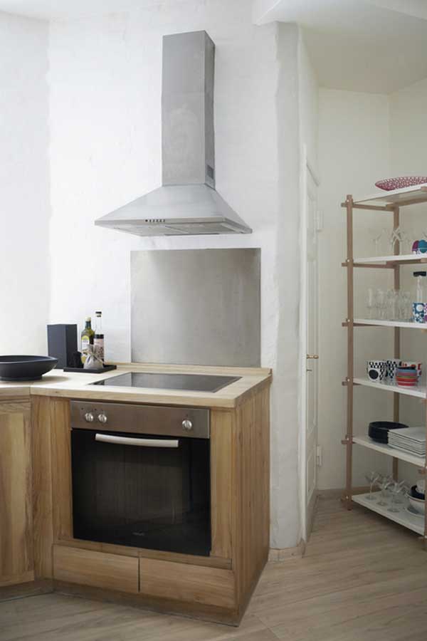 Jadalnia w stylu skandynawskim Mieszkanie artystów 2026: Jadalnia ze stylem skandynawskim i naturalnym światłem dziennym.