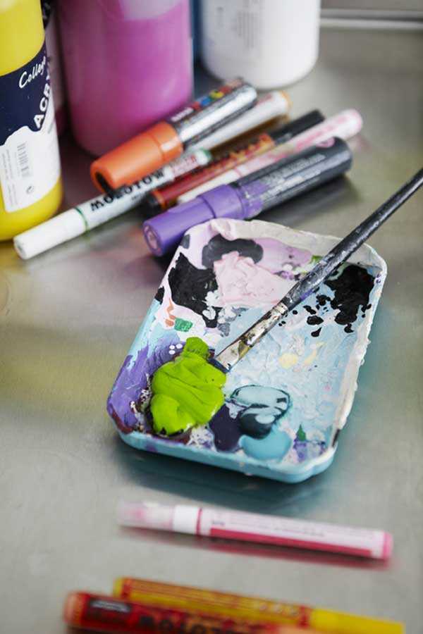 Nowoczesna łazienka Artykuł o wystroju wnętrz 2026: Łazienka w mieszkaniu artystów z nowoczesnymi rozwiązaniami.