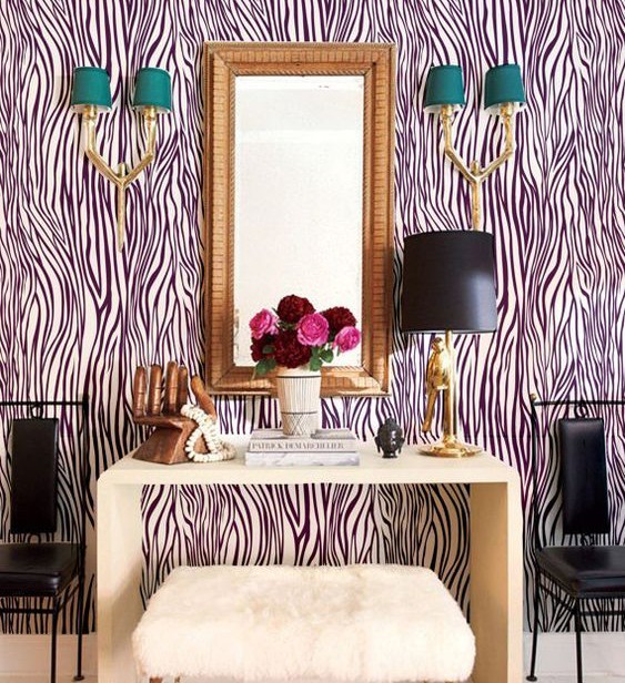 Wzorzyste gładkie tapety Gładkie tapety z jasnym wzorem - efektowny akcent na ścianach w 2026 roku.