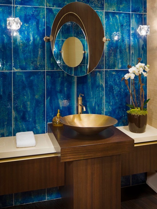 Płytki prostokątne w łazience Stylowa łazienka z szerokimi, prostokątnymi płytkami: nowoczesny design wnętrza z płytkami.