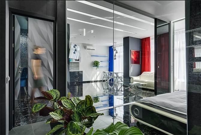 Sypialnia ze szkłem Szklane ścianki działowe oddzielające sypialnię w mieszkaniu 75 m2