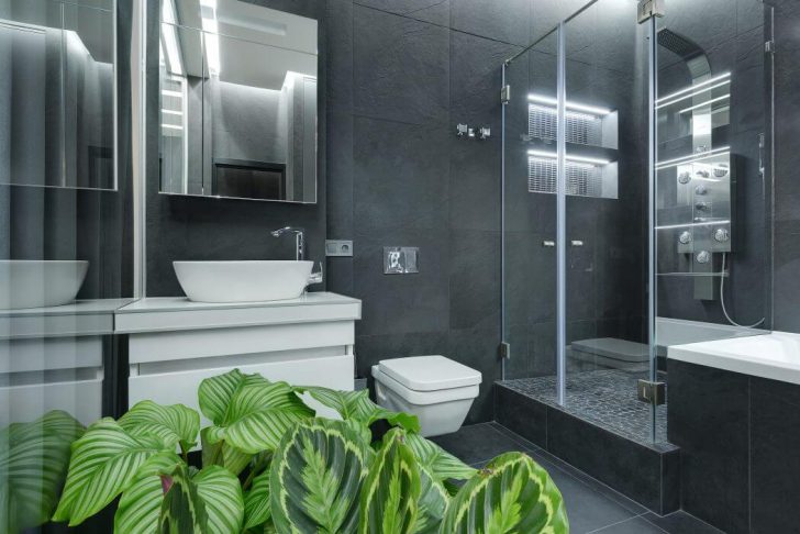 Nowoczesna łazienka Łazienka w mieszkaniu 75 m2 z użyciem nowoczesnych materiałów 2026 roku