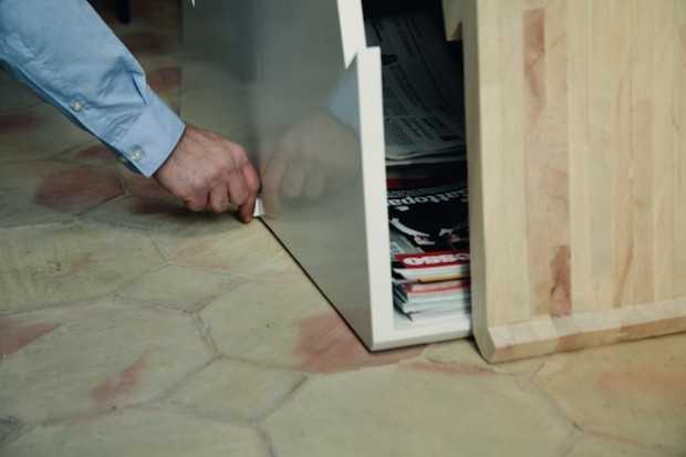 Ergonomiczny styl w domu Funkcjonalny drewniany stojak na gazety o ergonomicznym designie, idealny do stylu rustykalnego 2026.