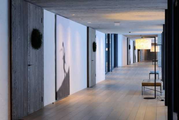 Wiesergut: Hotel przyszłości Nowoczesny hotel Wiesergut Austria: architektura minimalistyczna, szklane elementy i przestronne wnętrza w 2026 roku.