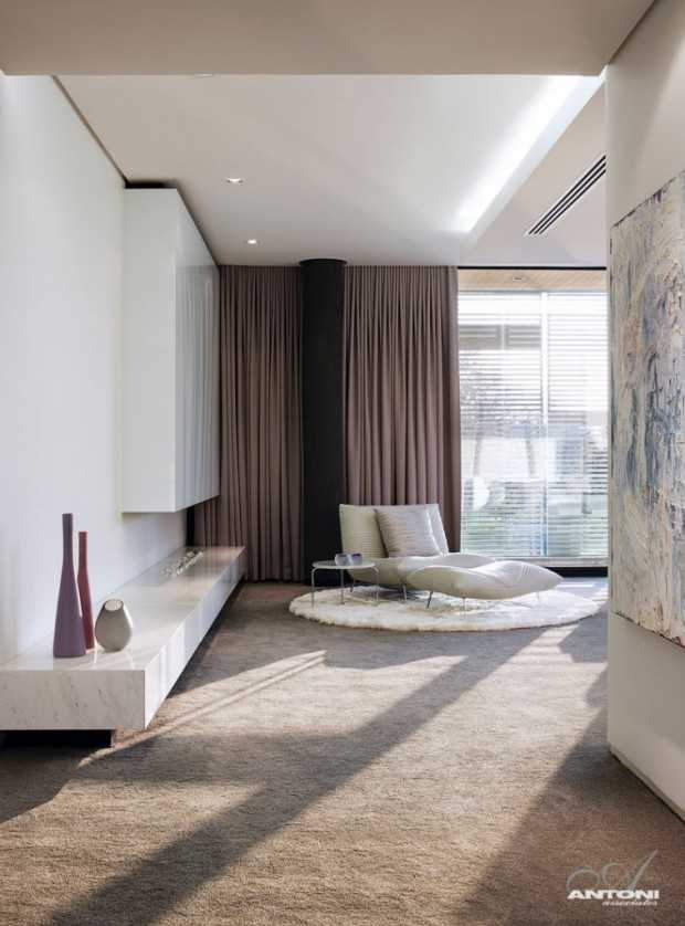 Architektura snu Architektura snu 2026: Elegancki dom w Johannesburgu z dużymi oknami i systemem żaluzji fasadowych.