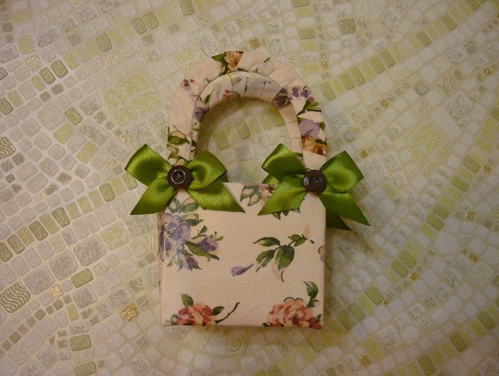 DIY: Unikalne opakowania na prezenty z recyklingu – krok po kroku — Opakowanie na prezent DIY