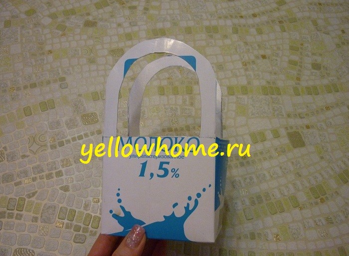 Pudełko gotowe! Końcowe formowanie opakowania prezentowego z kartonu po mleku DIY.