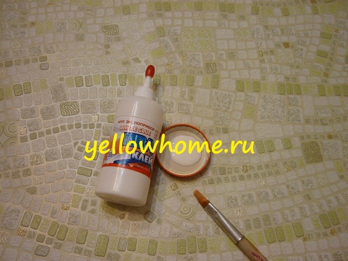 Satynowy akcent Ozdabianie opakowania na prezent satynową wstążką – szczegółowy proces krok po kroku.