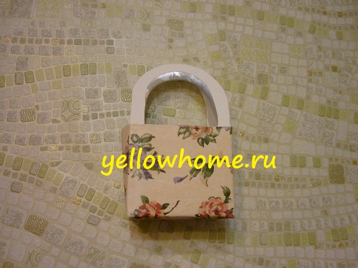 Elegancja w recyklingu Opakowanie prezentowe z kartonu po mleku: elegancka dekoracja satynową wstążką 2026.