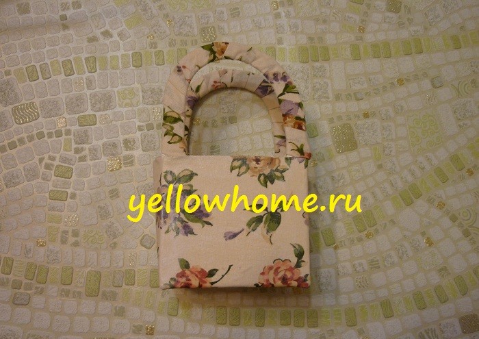 DIY: Prezent z recyklingu Kreatywny upcykling: warsztat tworzenia opakowania na prezent z recyklingu.