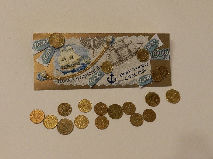 Detale koperty DIY Szczegółowe wykonanie męskiej koperty na pieniądze DIY z wykorzystaniem złotego kartonu.