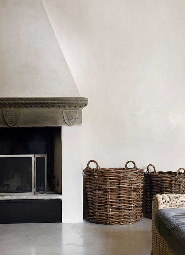 Włoska jadalnia rodzinna Jadalnia w stylu włoskim z drewnianym stołem i krzesłami – rodzinna atmosfera