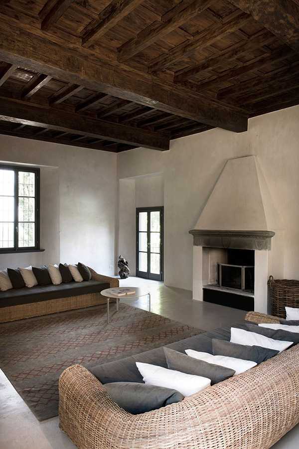 Łazienka w stylu śródziemnomorskim Włoska łazienka z terakotowymi płytkami i roślinami – śródziemnomorski klimat