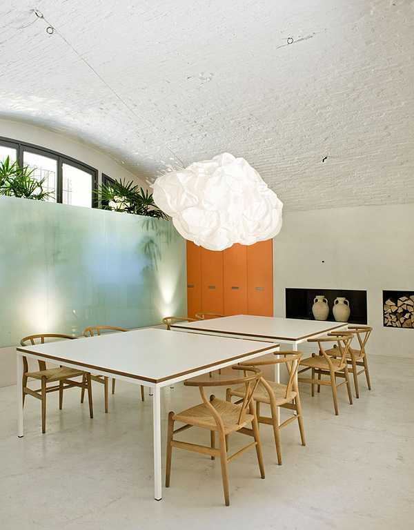 Geometryczne włoskie wnętrze Nowoczesne włoskie wnętrze z geometrycznymi wzorami i jasnymi kolorami – innowacja