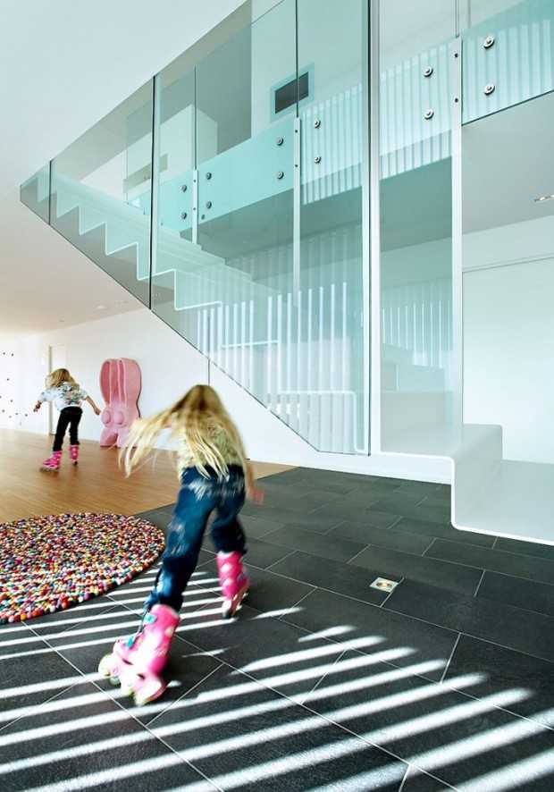 Jadalnia z widokiem Architektura domów w Norwegii 2026: Jadalnia z panoramicznym widokiem i naturalnym światłem.