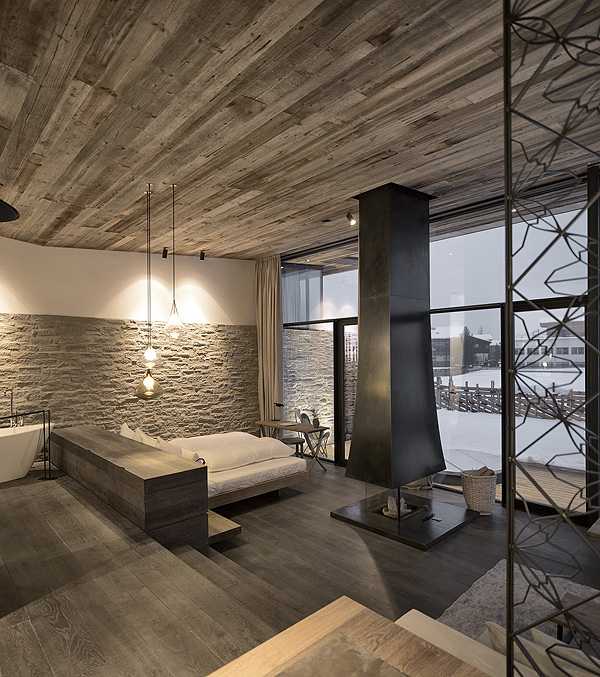 Komfort Wiesergut Hotel Wiesergut: Nowoczesna architektura i komfortowe wnętrza w austriackim hotelu z widokiem na góry.