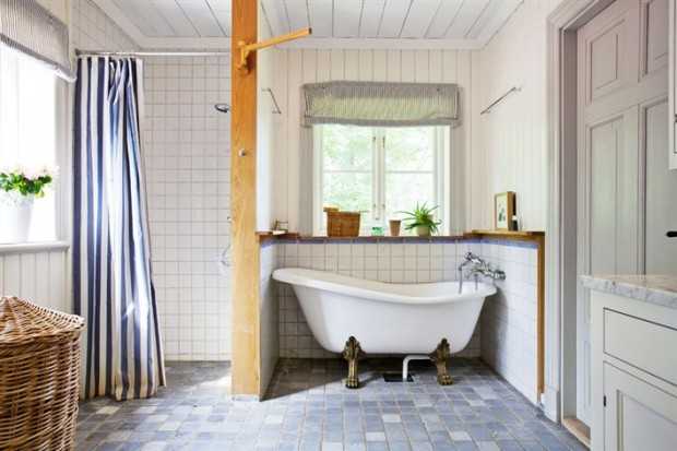 Weranda z widokiem Weranda w norweskim domu z widokiem na naturę, idealna na relaks.