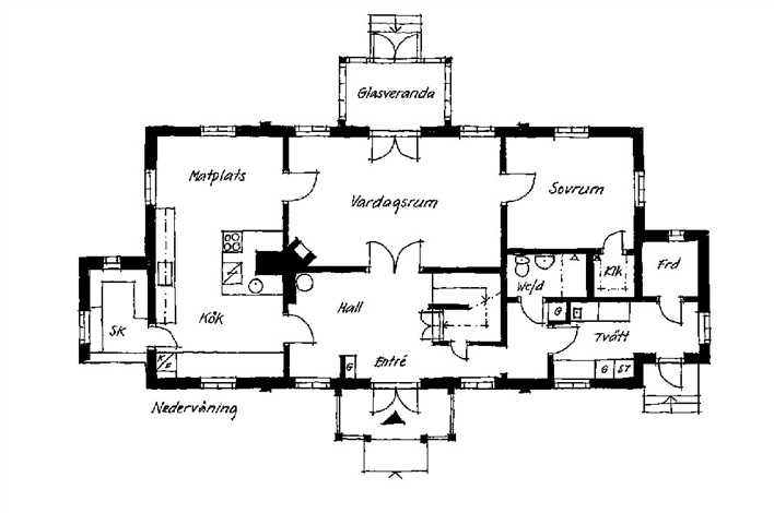 Salon w stylu norweskim Salon w norweskim stylu klasycznym z kominkiem i wygodnymi meblami.