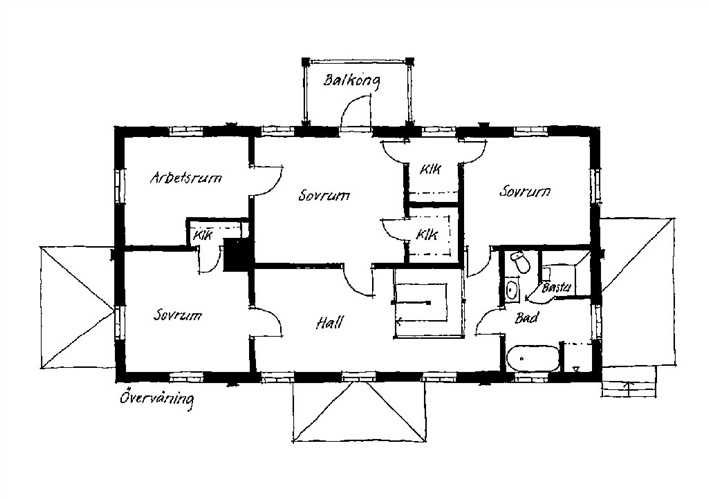 Przestronny dom norweski Przestronny norweski dom w stylu klasycznym z drewnianą werandą i rustykalnym designem.