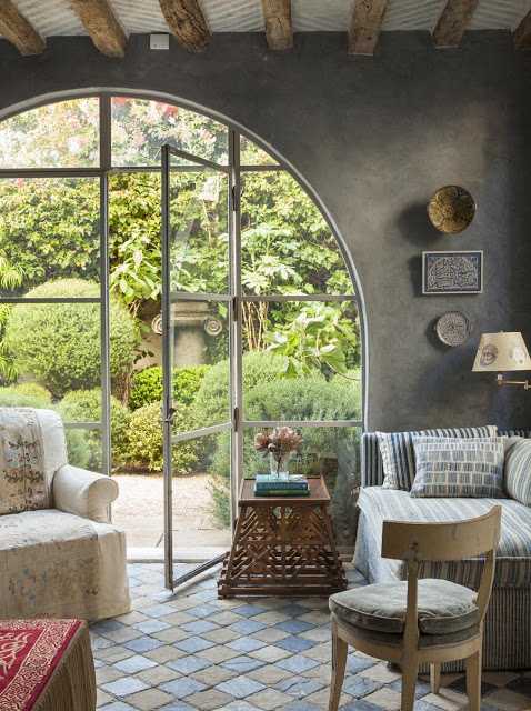 Śródziemnomorski design 2026 Inspirujący projekt domu w stylu śródziemnomorskim 2026: unikaj błędów w aranżacji wnętrz.