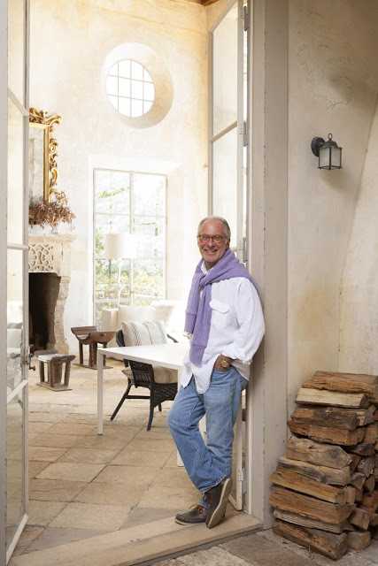 Klasyka w śródziemnomorskim wnętrzu Antyczny portret w śródziemnomorskim wnętrzu: połączenie klasyki i nowoczesności 2026.