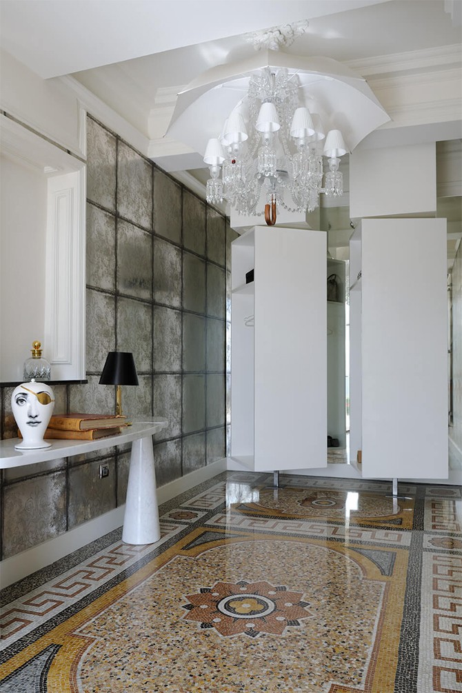 Garderoba marzeń Funkcjonalna garderoba w awangardowym francuskim zamku 2026