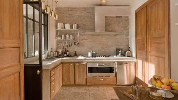 Szarość i styl Stylowe wnętrze w odcieniach szarości z meblami na lata i akcentami skandynawskimi.