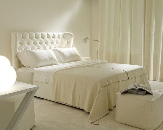 Elegancja w sypialni Luksusowy zagłówek tapicerowany w nowoczesnej sypialni 2026, idealny do małej sypialni.