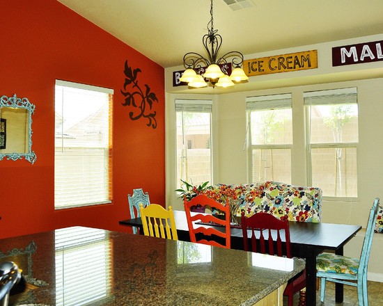 Farba i płytki w duecie Inspiracja na dekorację ścian w kuchni: połączenie farby i płytek 2026