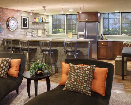 Ciemna kuchnia z charakterem Inspiracja na dekorację ścian w kuchni: ciemna farba i metalowe dodatki 2026