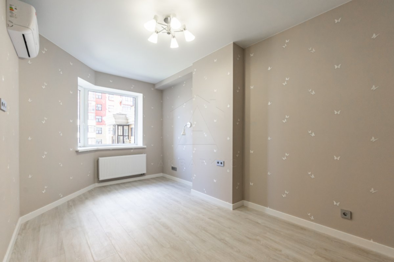 Pomiar niszy Pomiar skomplikowanej niszy w ścianie podczas remontu mieszkania.