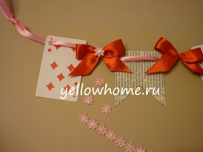 Świąteczna girlanda z kart Ręcznie robiona girlanda DIY na święta 2026: pomysł na dekoracje z kart